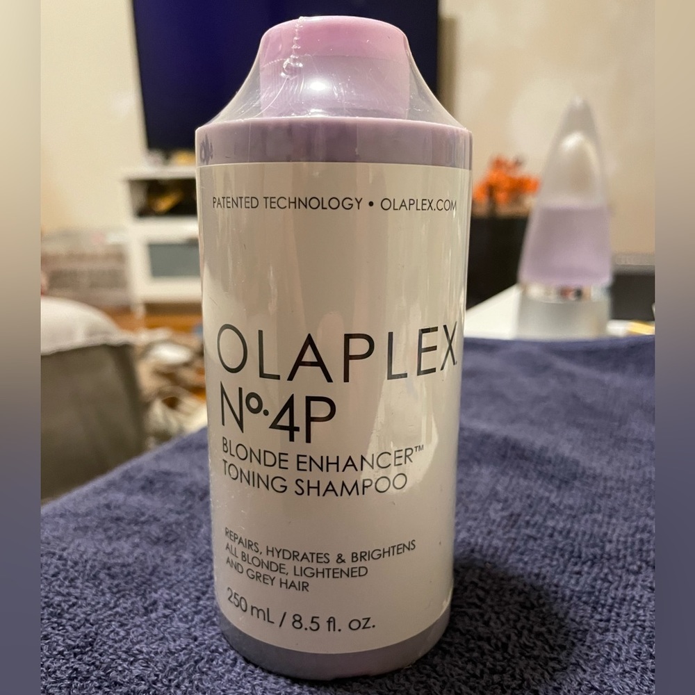 Olaplex No. 4P Blonde Enhancer Toning Shampoo